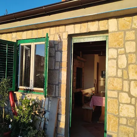 Appartamento In Ra Anac Near Rtina Ražanac
